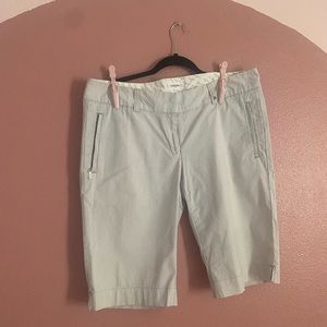 Calvin Klein Women’s Gray & White Thin Stripped Golf Shorts Size 12